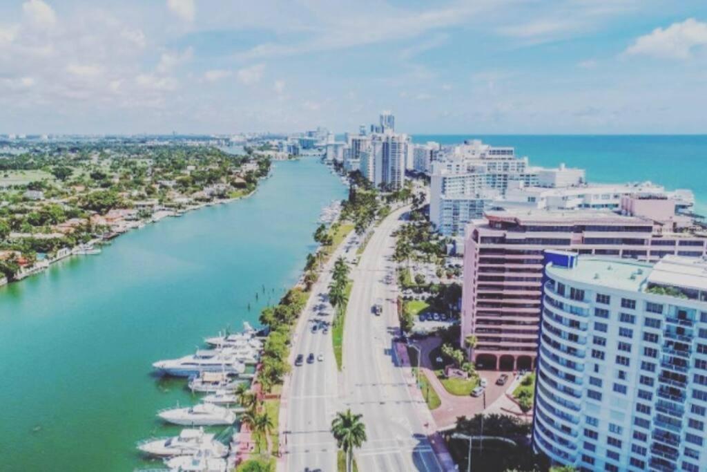 Alexander 511 Beachfront Condo With 2 Pools, Direct Beach Access, Sauna, Tikki Bar マイアミビーチ エクステリア 写真