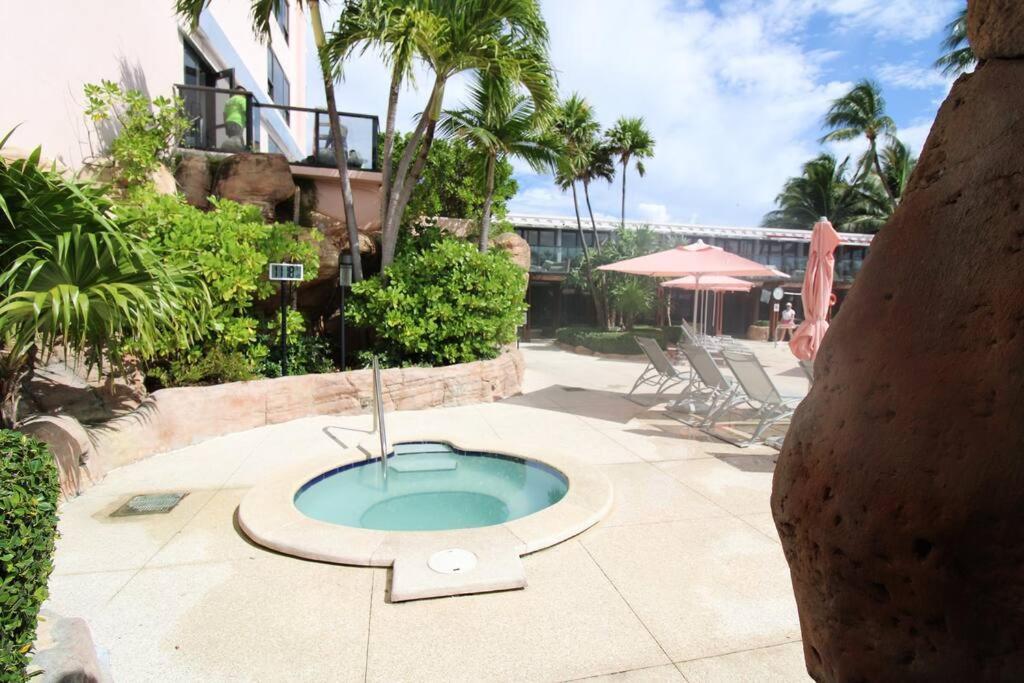 Alexander 511 Beachfront Condo With 2 Pools, Direct Beach Access, Sauna, Tikki Bar マイアミビーチ エクステリア 写真
