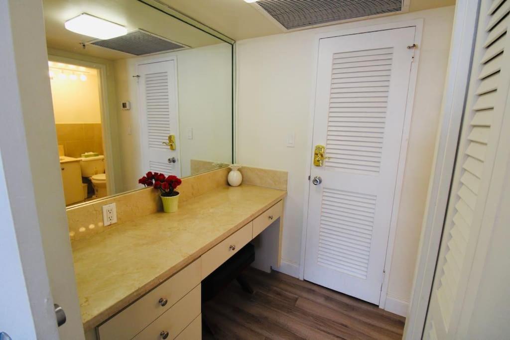Alexander 511 Beachfront Condo With 2 Pools, Direct Beach Access, Sauna, Tikki Bar マイアミビーチ エクステリア 写真