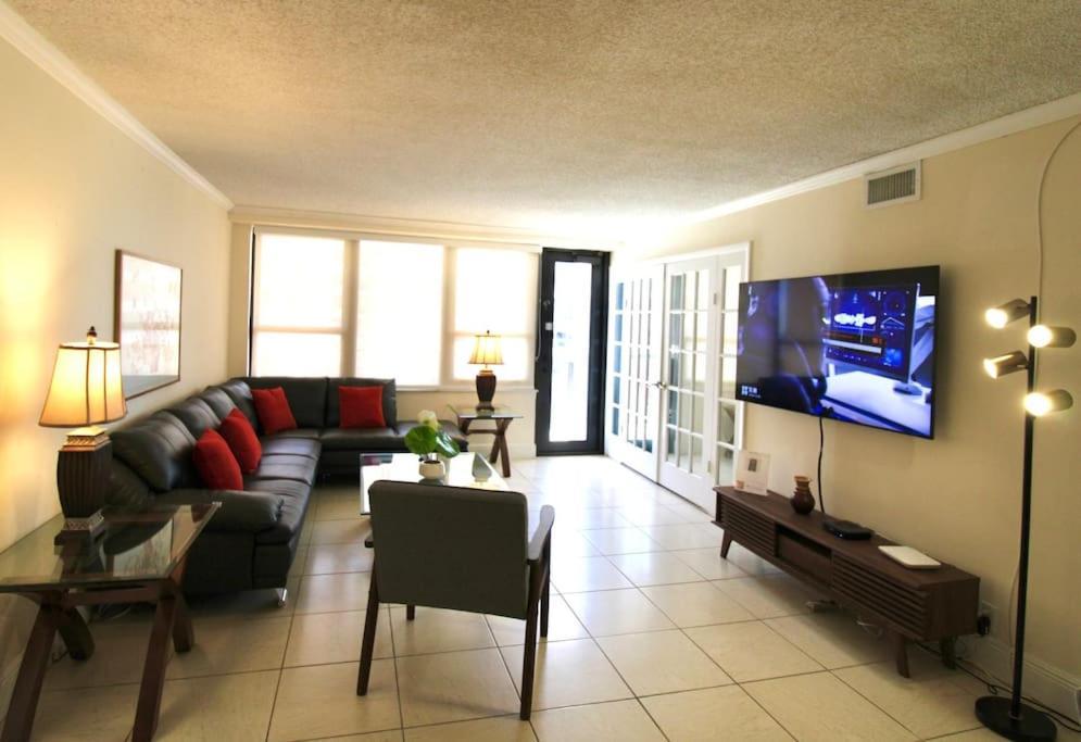 Alexander 511 Beachfront Condo With 2 Pools, Direct Beach Access, Sauna, Tikki Bar マイアミビーチ エクステリア 写真