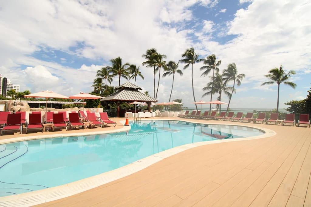Alexander 511 Beachfront Condo With 2 Pools, Direct Beach Access, Sauna, Tikki Bar マイアミビーチ エクステリア 写真
