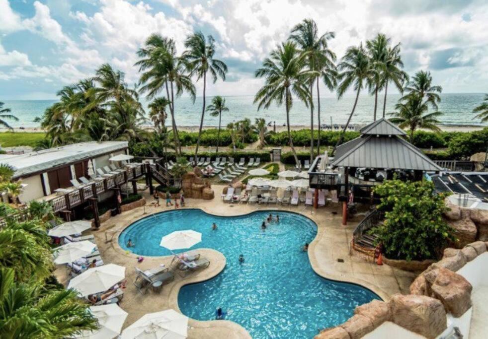 Alexander 511 Beachfront Condo With 2 Pools, Direct Beach Access, Sauna, Tikki Bar マイアミビーチ エクステリア 写真